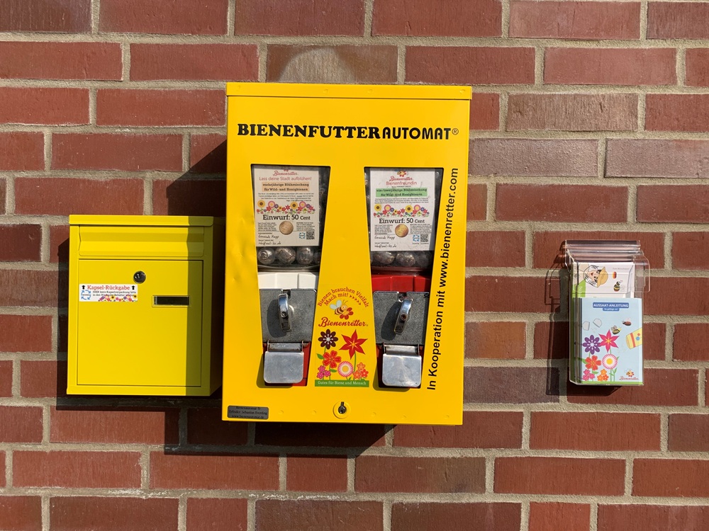 Bienenautomat am Rathaus in der Bahnhofstraße